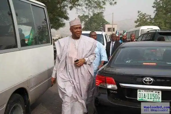 Saraki’s security aide threatens to kill journalist at NASS